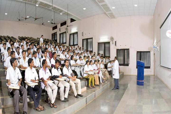 S-Nijalingappa-Medical-College-and-HSK-Hospital-and-Research-Centre-Navanagar-Class-Room1